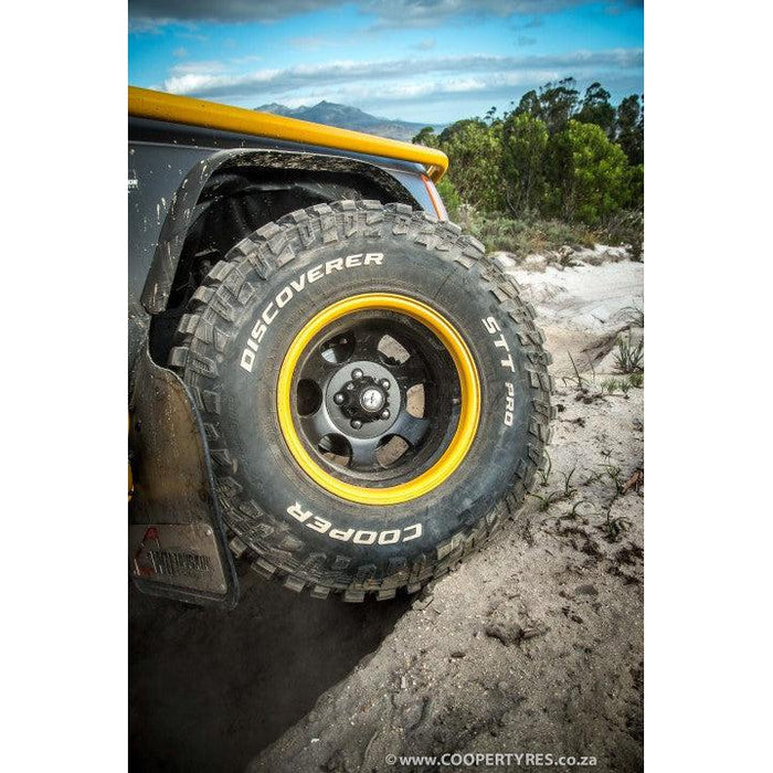 31/10.50R15 COOPER DISCOVERER STT PRO (109Q)-tyres.co.za