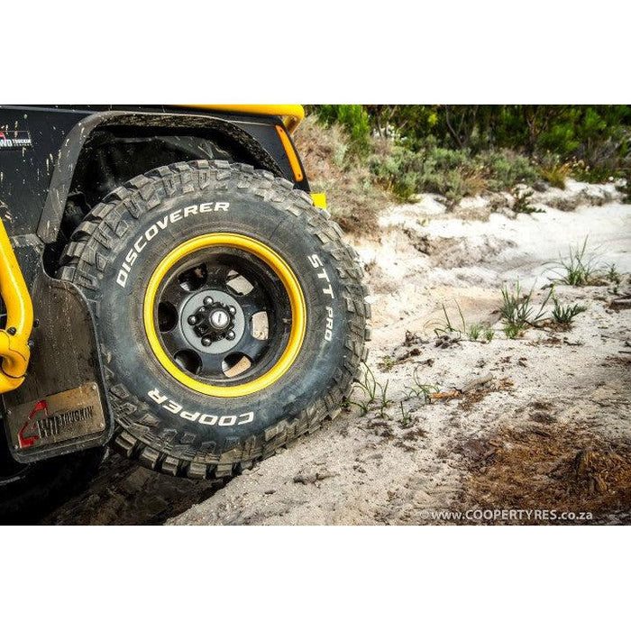 31/10.50R15 COOPER DISCOVERER STT PRO (109Q)-tyres.co.za