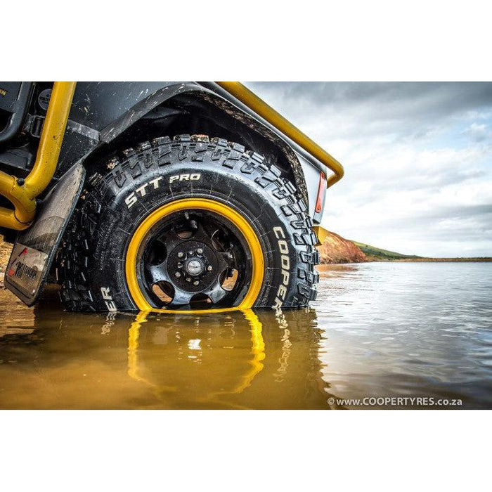 31/10.50R15 COOPER DISCOVERER STT PRO (109Q)-tyres.co.za